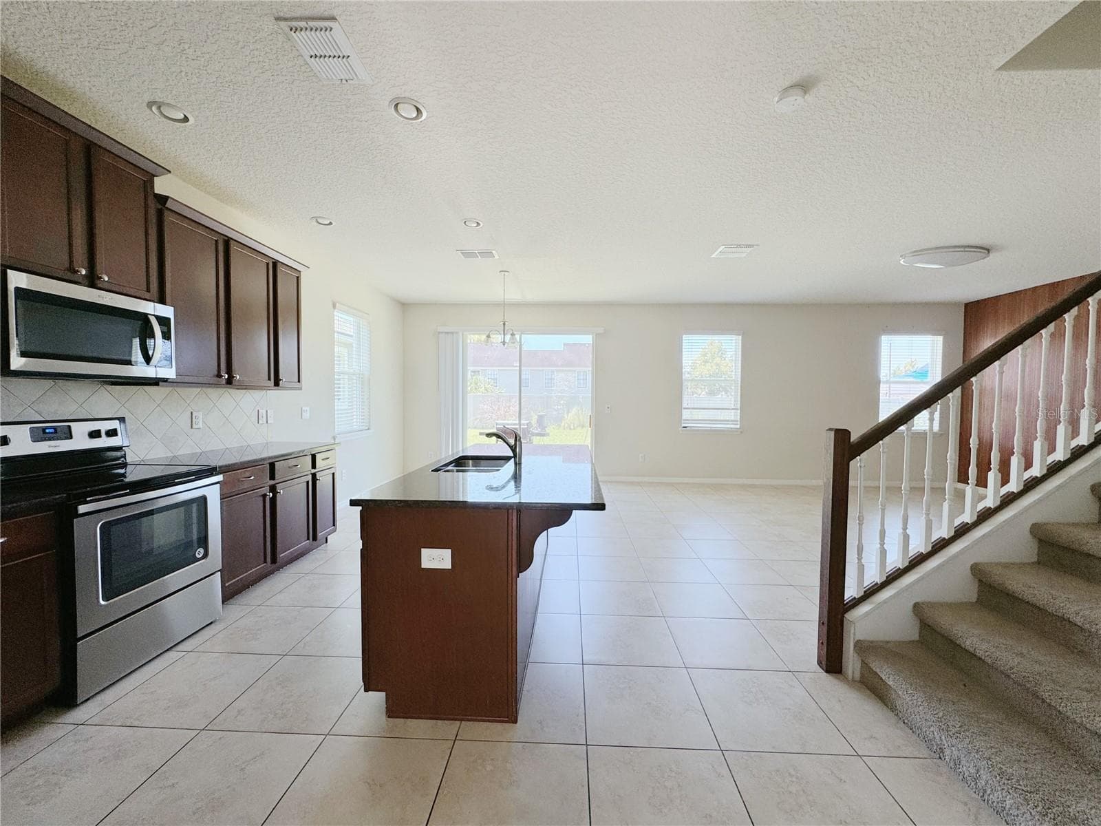 Single Family Residence at 2428 CHATEAU LOOP, KISSIMMEE, photo 7 of 42