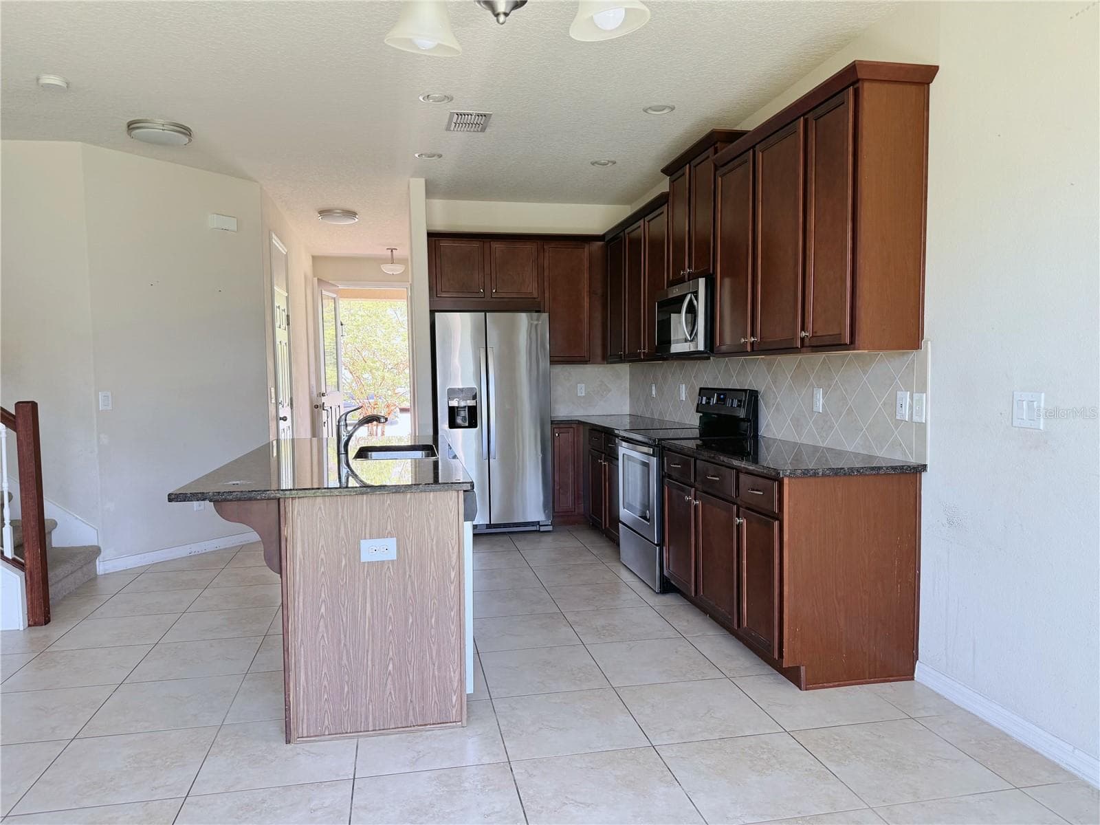 Single Family Residence at 2428 CHATEAU LOOP, KISSIMMEE, photo 11 of 42