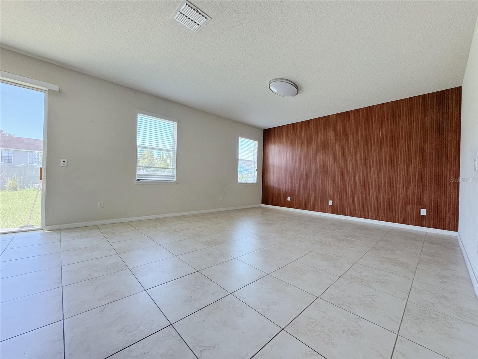 Single Family Residence at 2428 CHATEAU LOOP, KISSIMMEE, photo 14 of 42