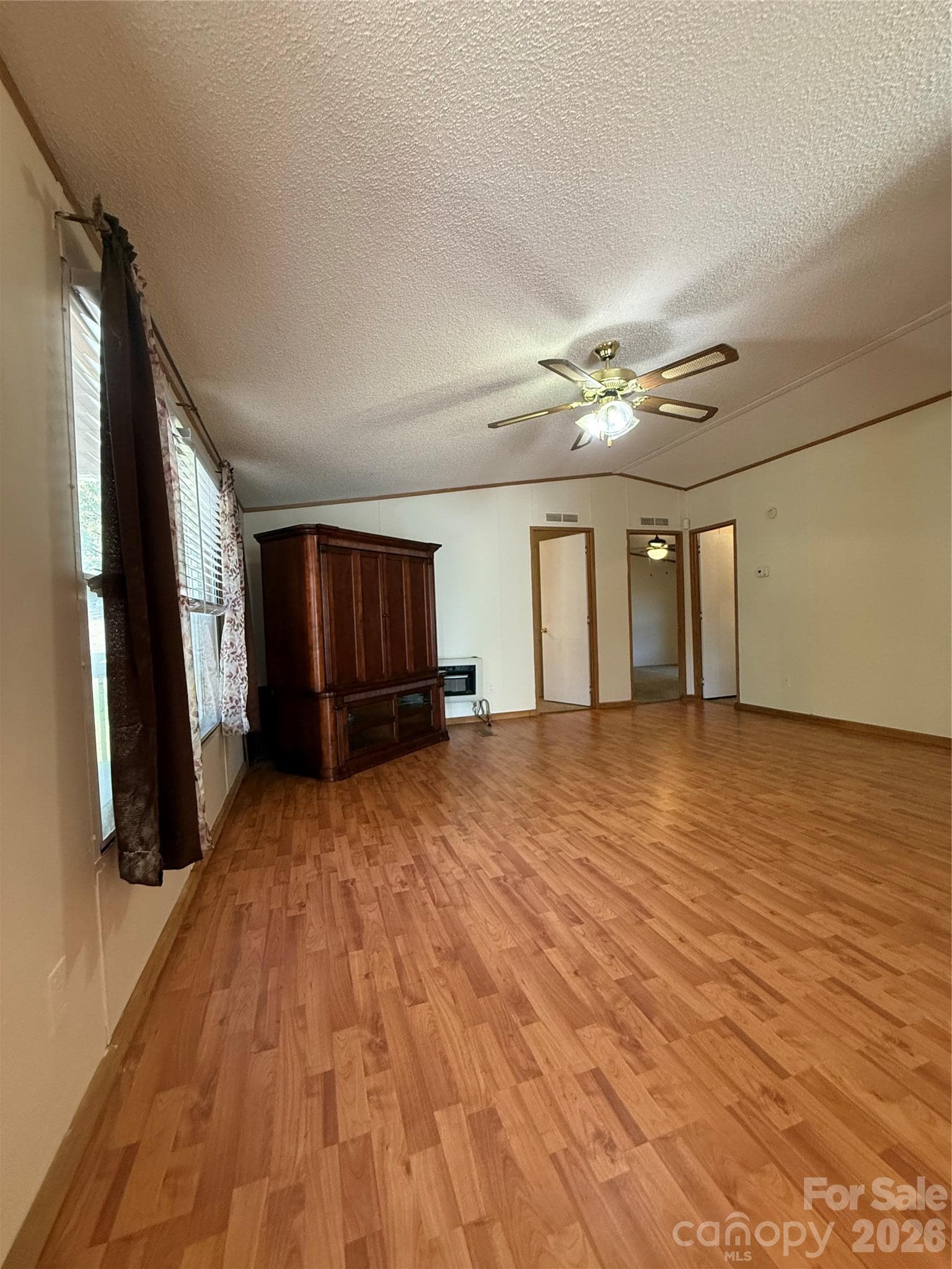 Open living room with vaulted ceilings - 97 Fair Haven Drive, Burnsville