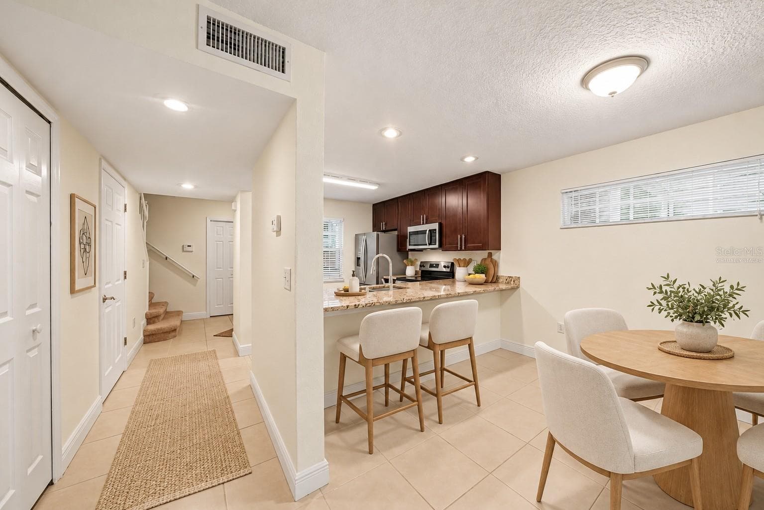 Virtually Staged or Enhanced - 6915 LAKEVIEW CT, TAMPA