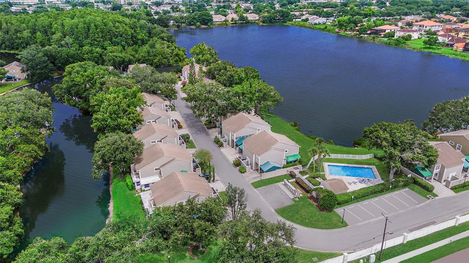 Virtually Staged or Enhanced - 6915 LAKEVIEW CT, TAMPA