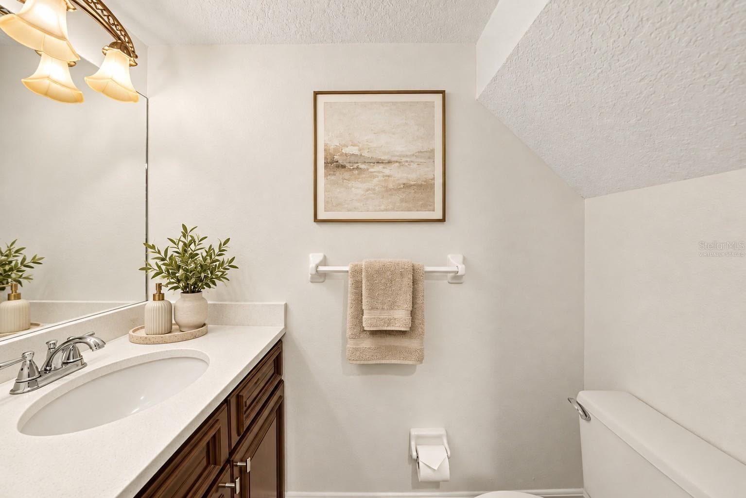 Virtually Staged or Enhanced - 6915 LAKEVIEW CT, TAMPA