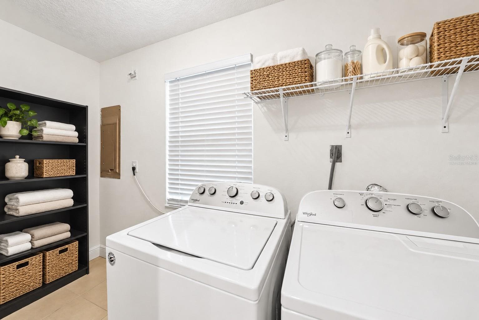Virtually Staged or Enhanced - 6915 LAKEVIEW CT, TAMPA