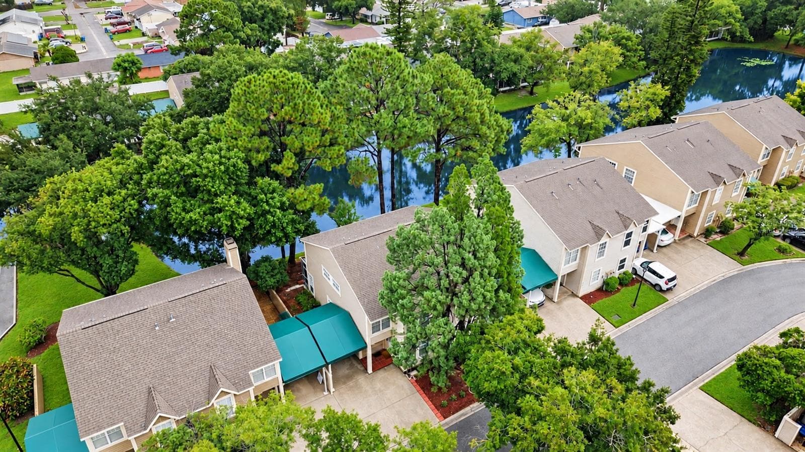 Virtually Staged or Enhanced - 6915 LAKEVIEW CT, TAMPA