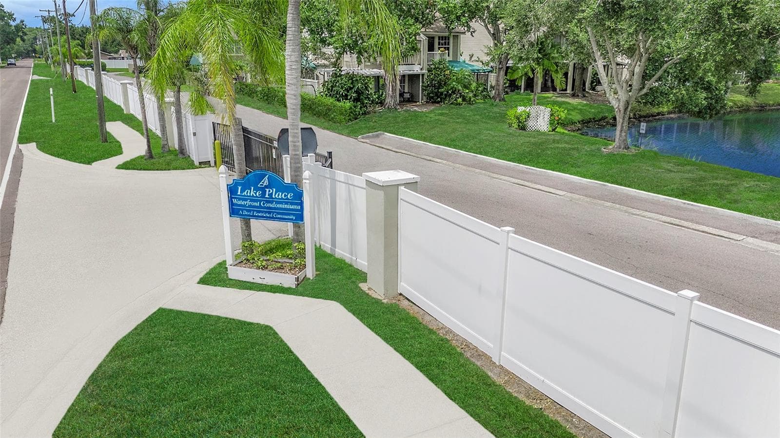 Virtually Staged or Enhanced - 6915 LAKEVIEW CT, TAMPA