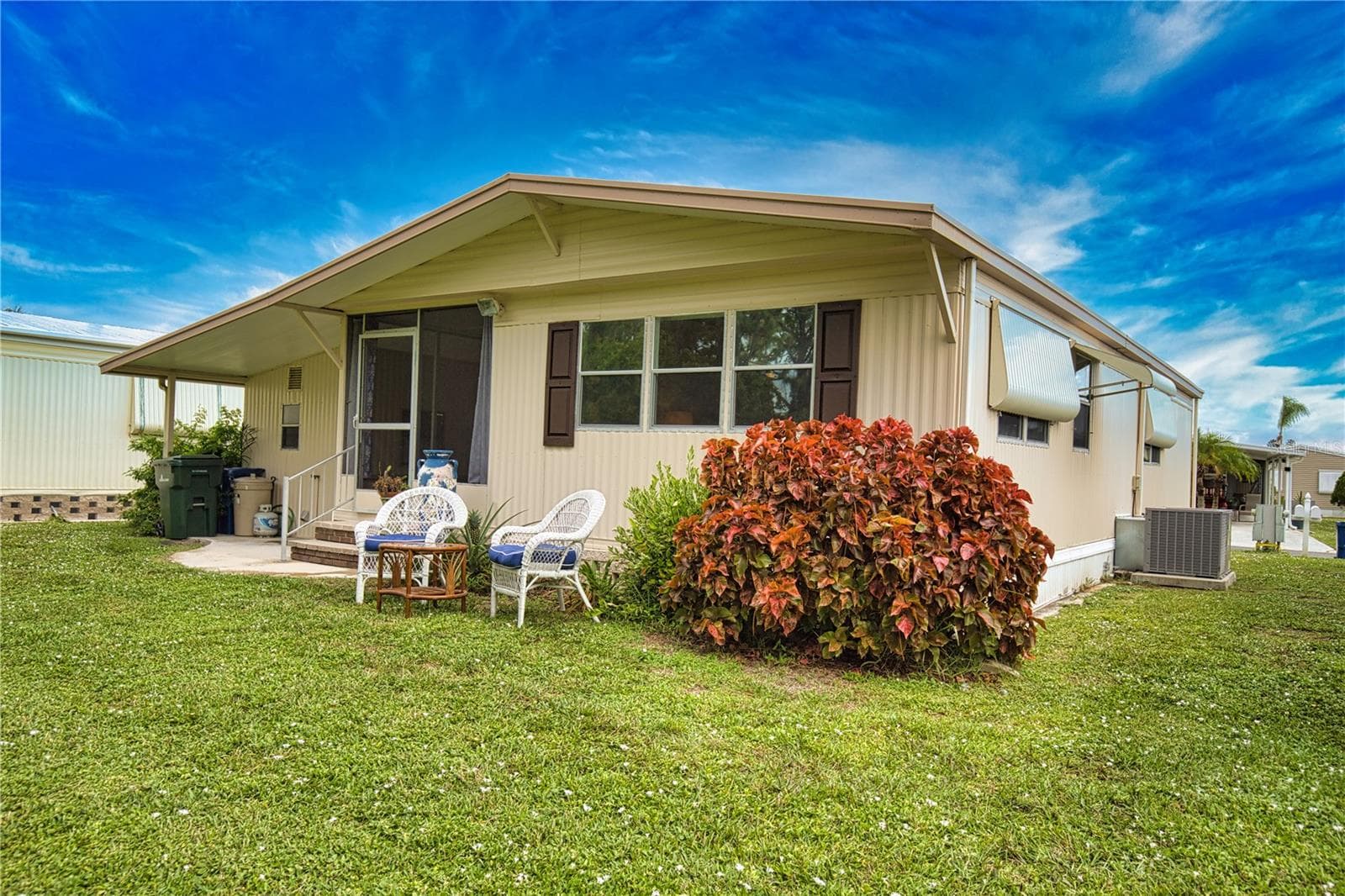 Manufactured Home at 236 N FIJI CIR, ENGLEWOOD, photo 3 of 45