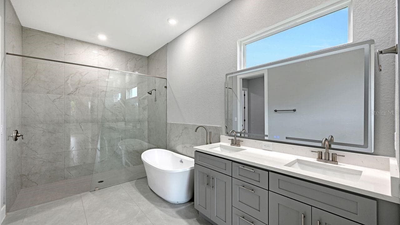 Single Family Residence at 8147 TRACY CIR, PORT CHARLOTTE, photo 17 of 41
