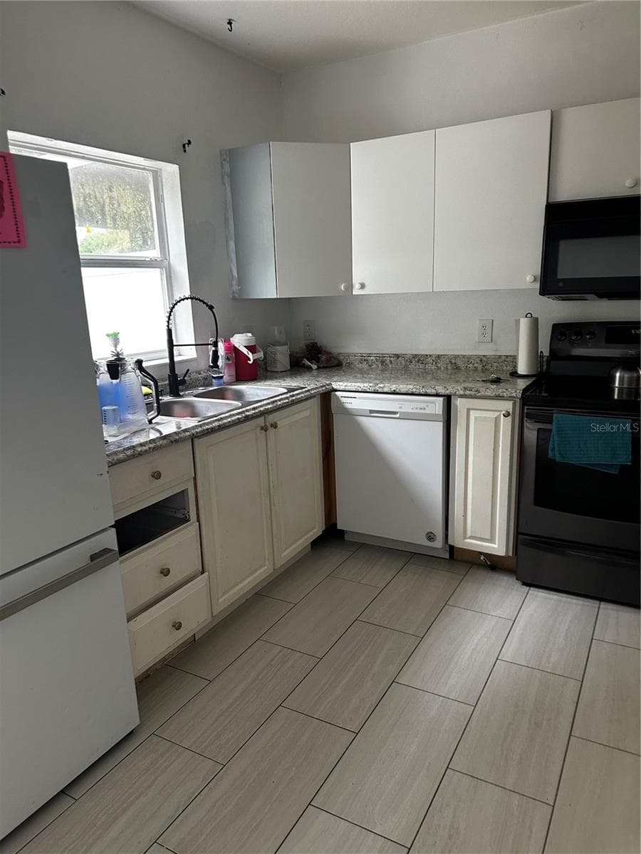 Kitchen - 2325 28TH AVE E, PALMETTO
