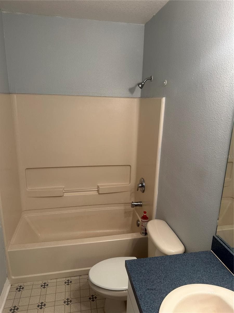 Upstairs Bathroom - 2325 28TH AVE E, PALMETTO