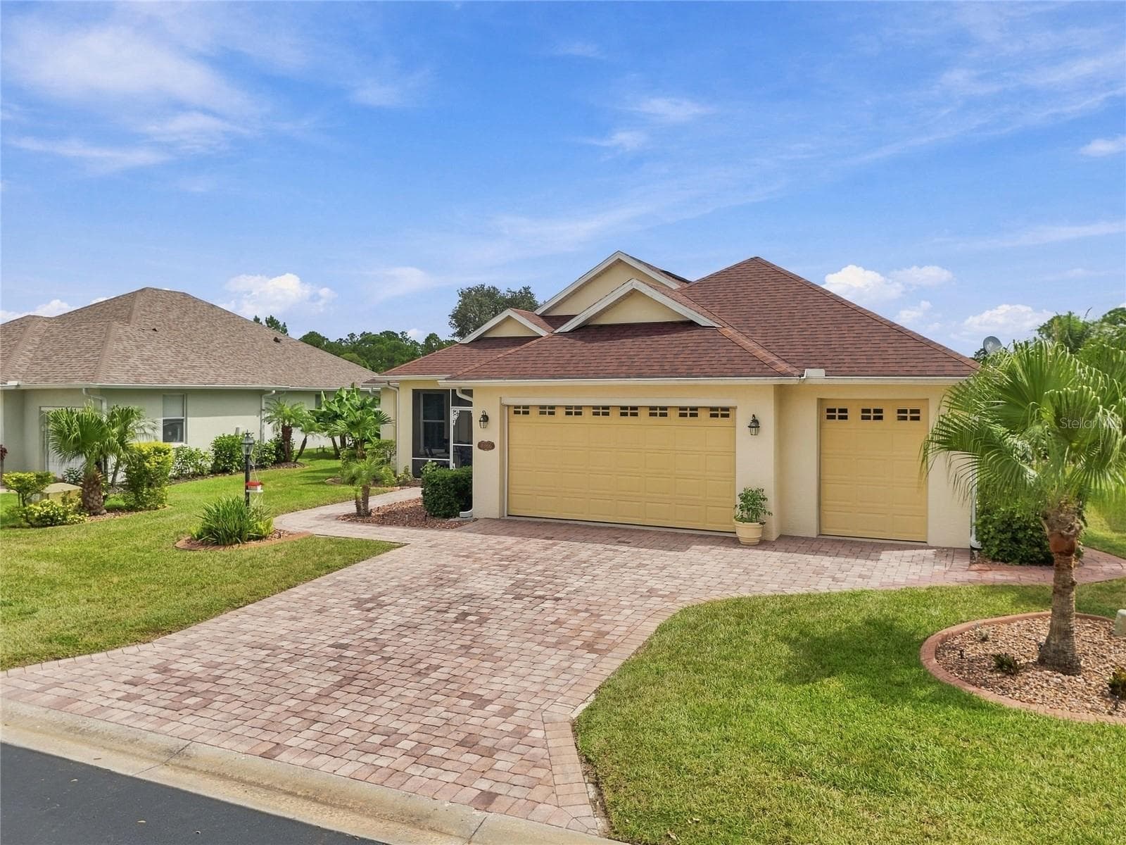 Two car garage plus golf cart garage - 4286 NORTH COURSE LN, AVON PARK