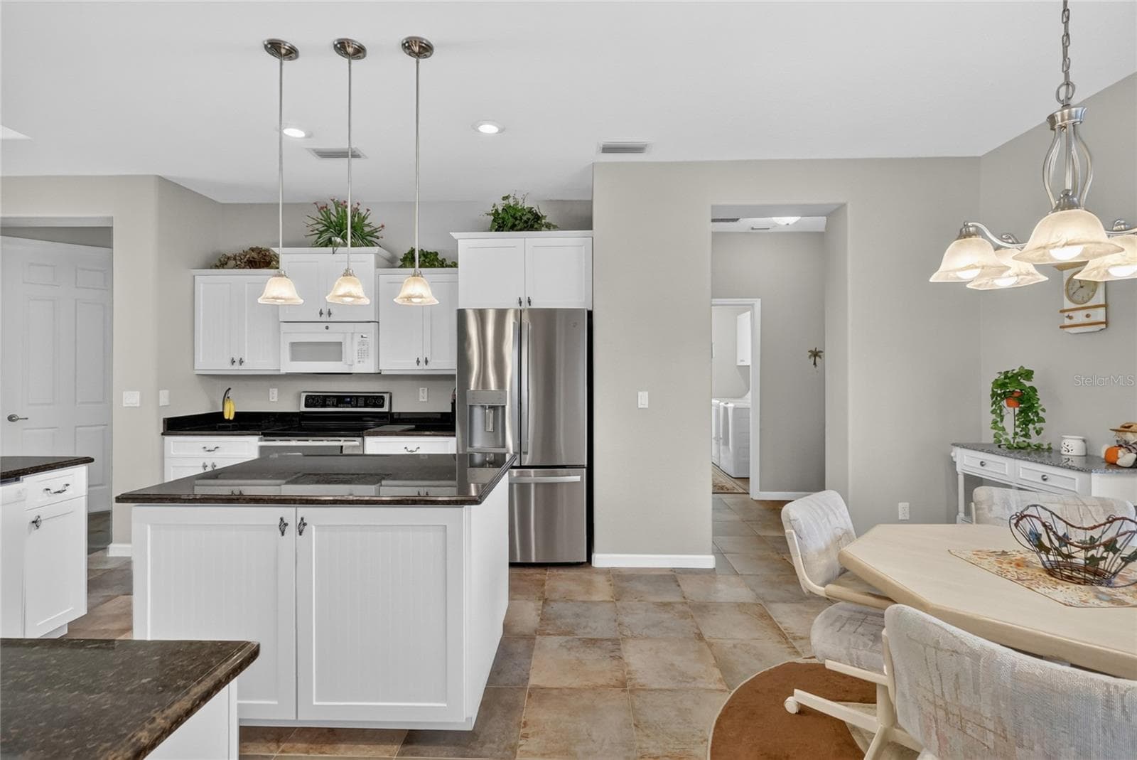 Kitchen Island - 4286 NORTH COURSE LN, AVON PARK