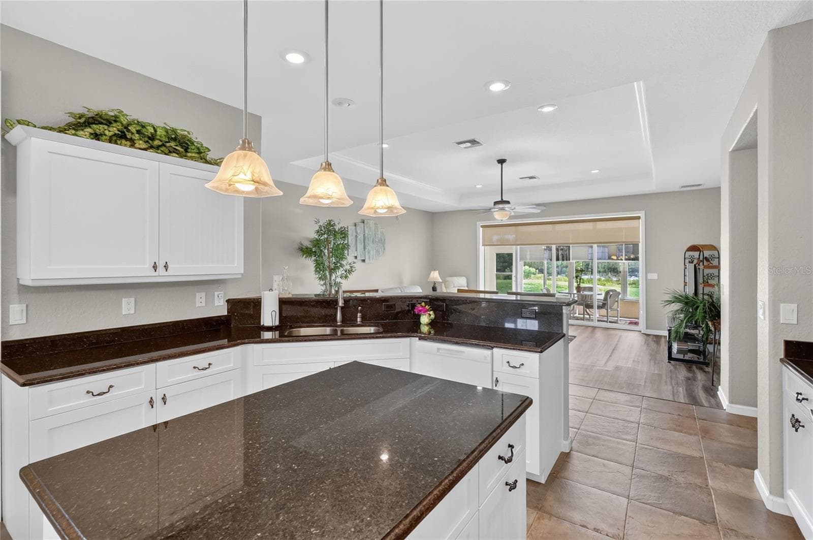 Great counter space - 4286 NORTH COURSE LN, AVON PARK
