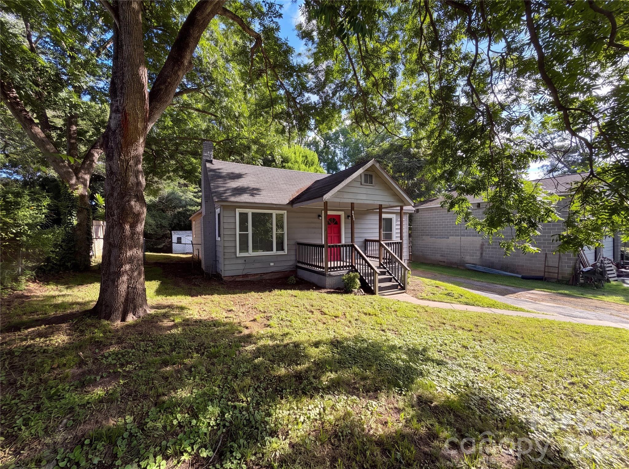Single Family Residence at 831 Fairview Street, Kannapolis, photo 2 of 16