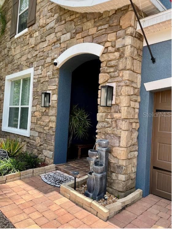 Single Family Residence at 1033 FOUNTAIN COIN LOOP, ORLANDO, photo 3 of 43