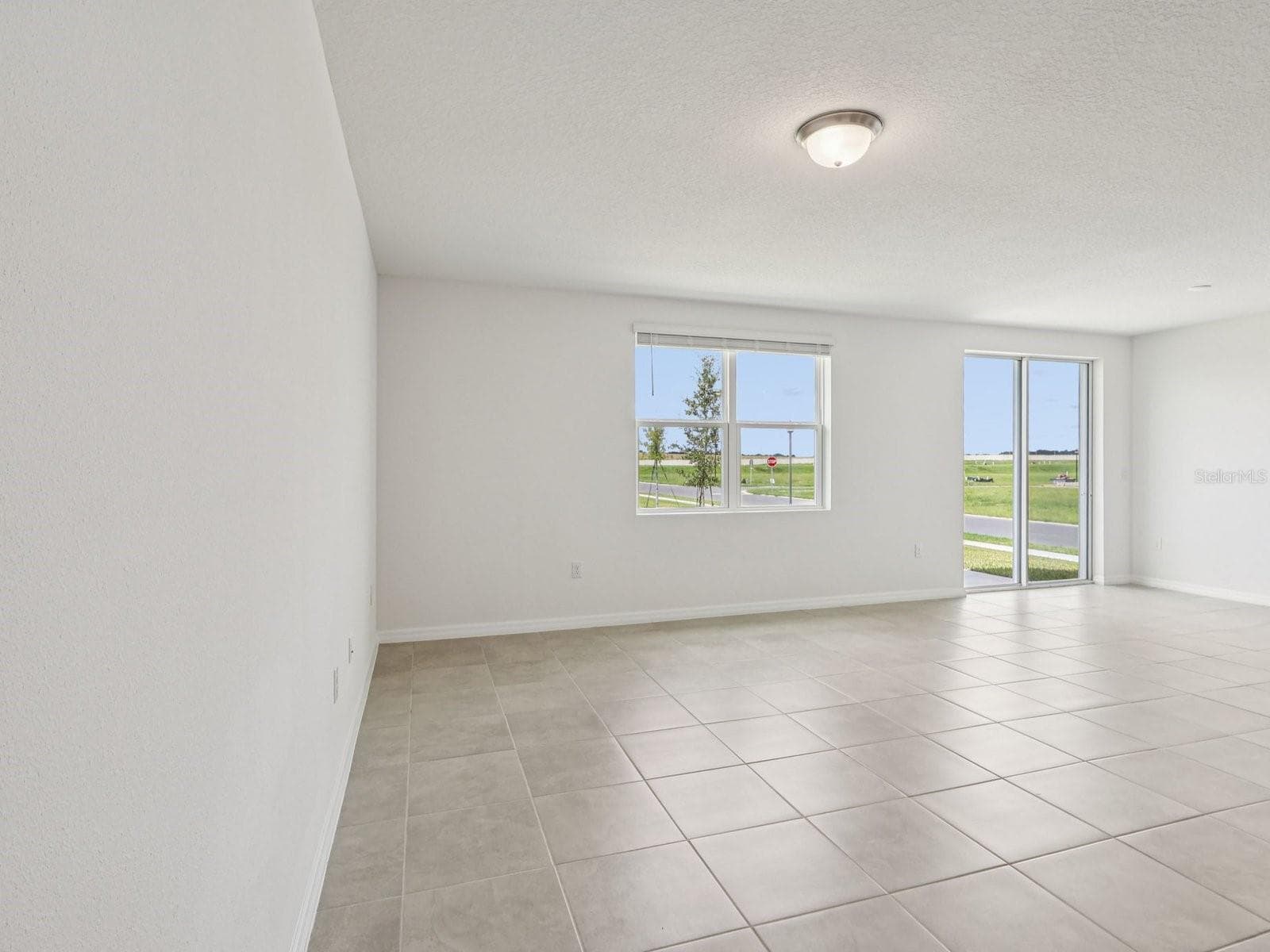 Single Family Residence at 31374 MALBEC DR, BROOKSVILLE, photo 3 of 22