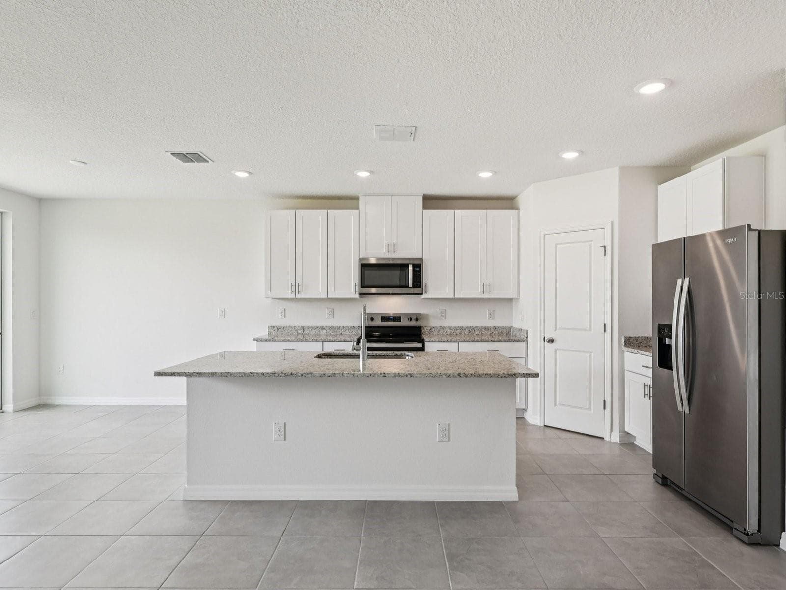 Single Family Residence at 31374 MALBEC DR, BROOKSVILLE, photo 8 of 22