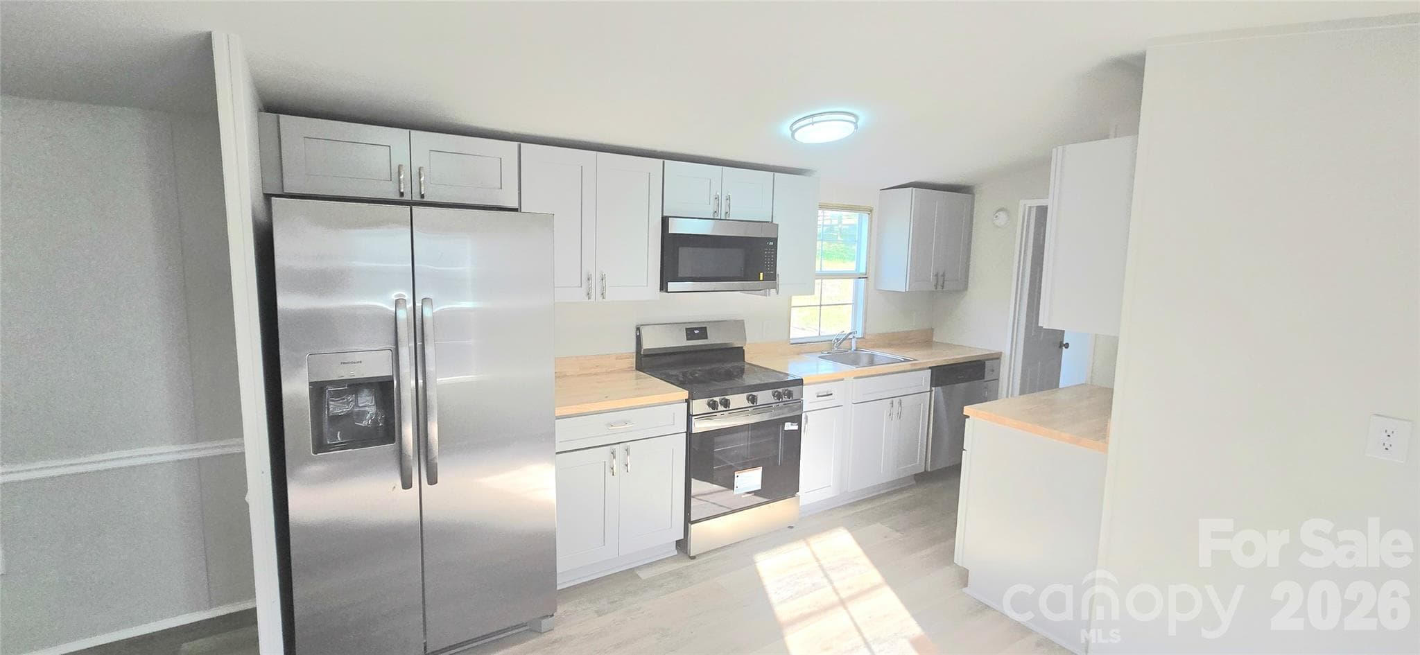 Single Family Residence at 968 Cy Circle, Concord, photo 2 of 7
