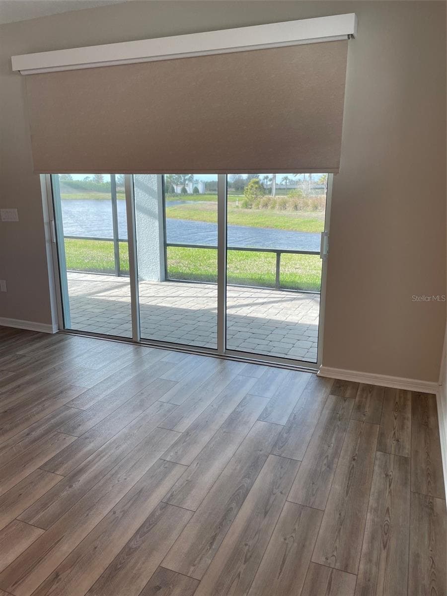 Remote control custom blind at patio door. - 10434 SPRING TIDE WAY, PARRISH