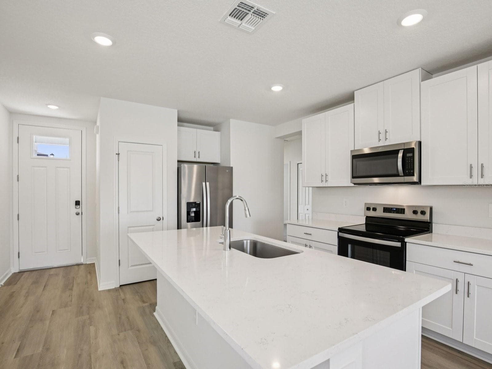 Single Family Residence at 17668 OLIVE THORN DR, BROOKSVILLE, photo 4 of 20