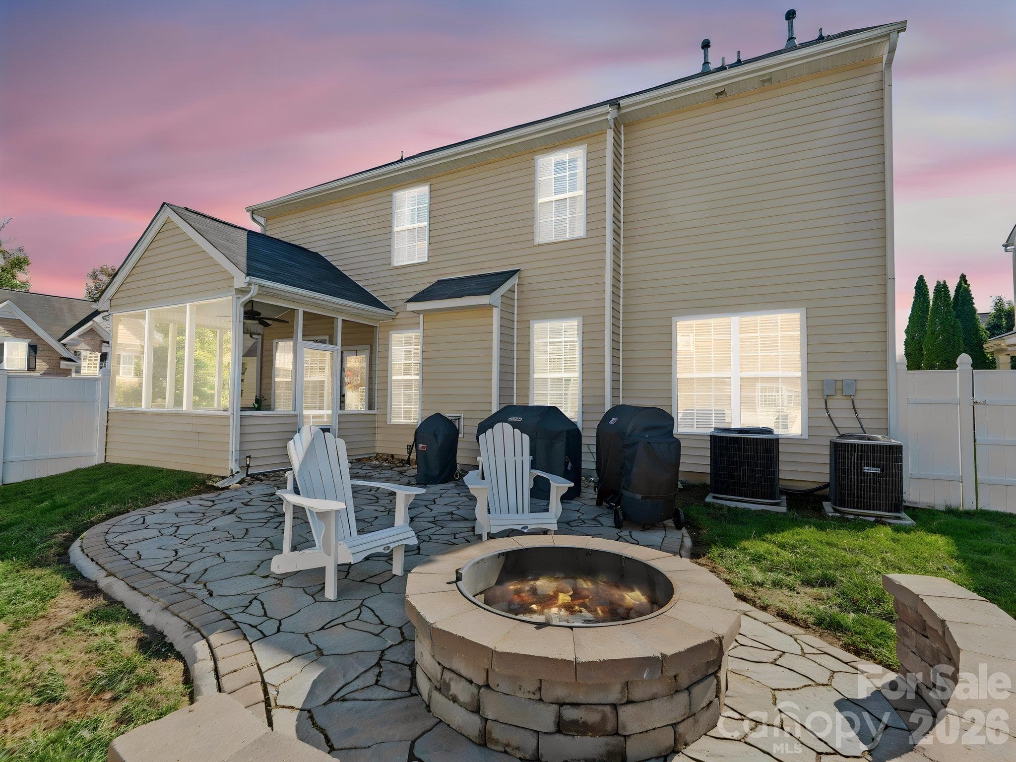 Single Family Residence at 10900 Sand River Court, Davidson, photo 2 of 45