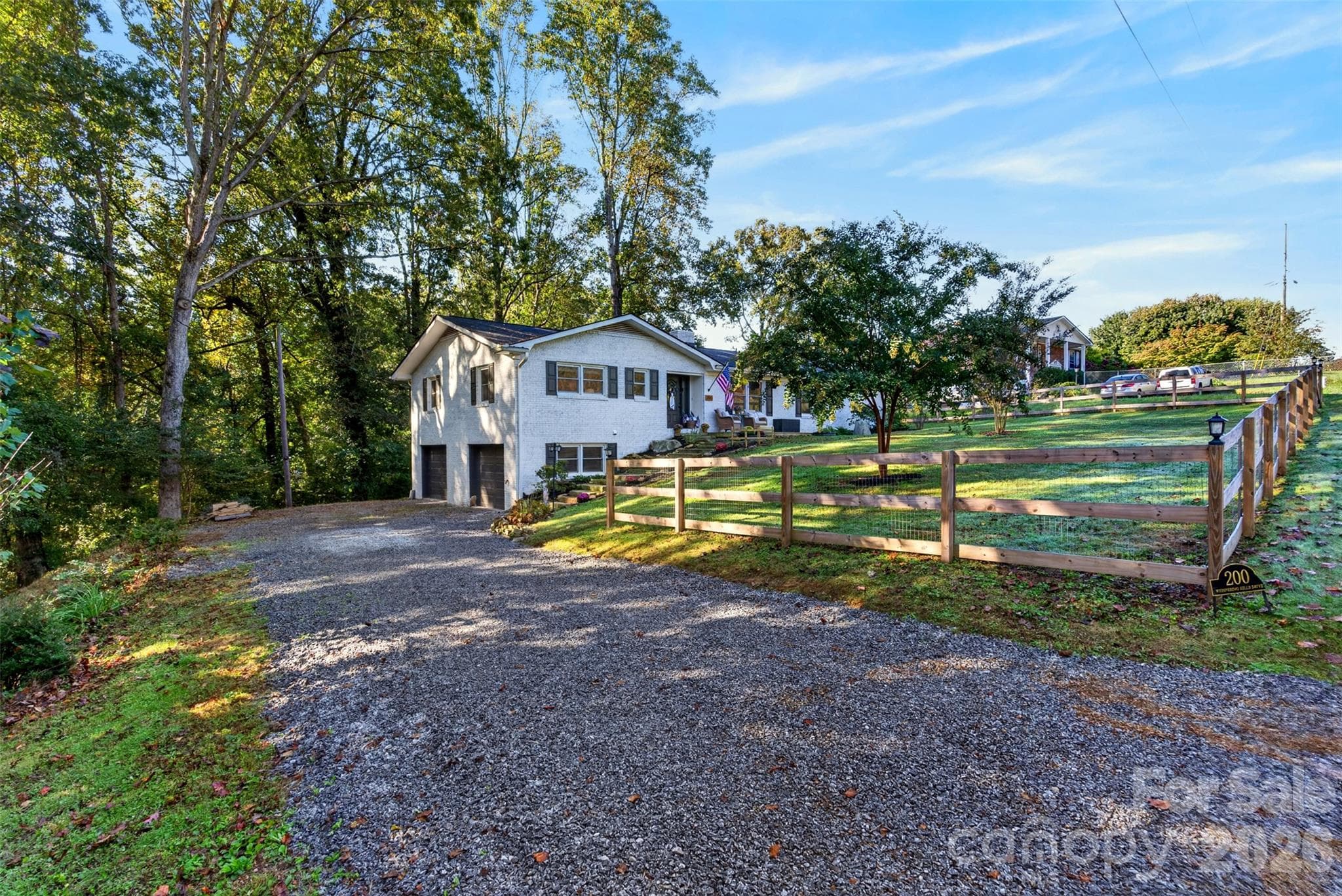 Single Family Residence at 200 Whispering Hills Drive, Hendersonville, photo 2 of 45