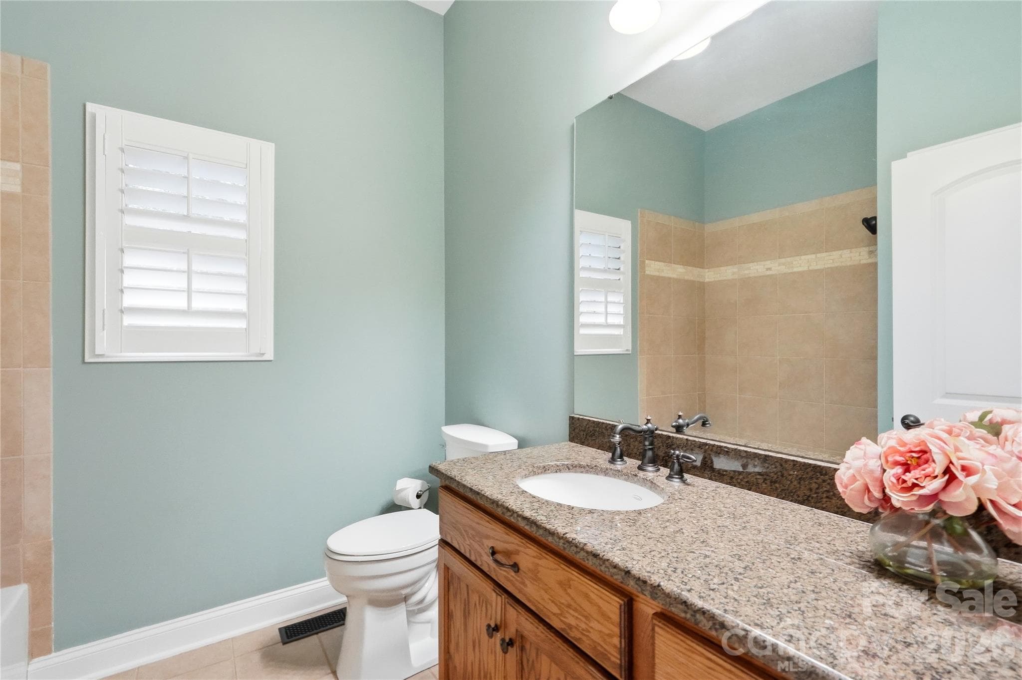 Guest Bath Full - 2469 Stoneview Court, Denver