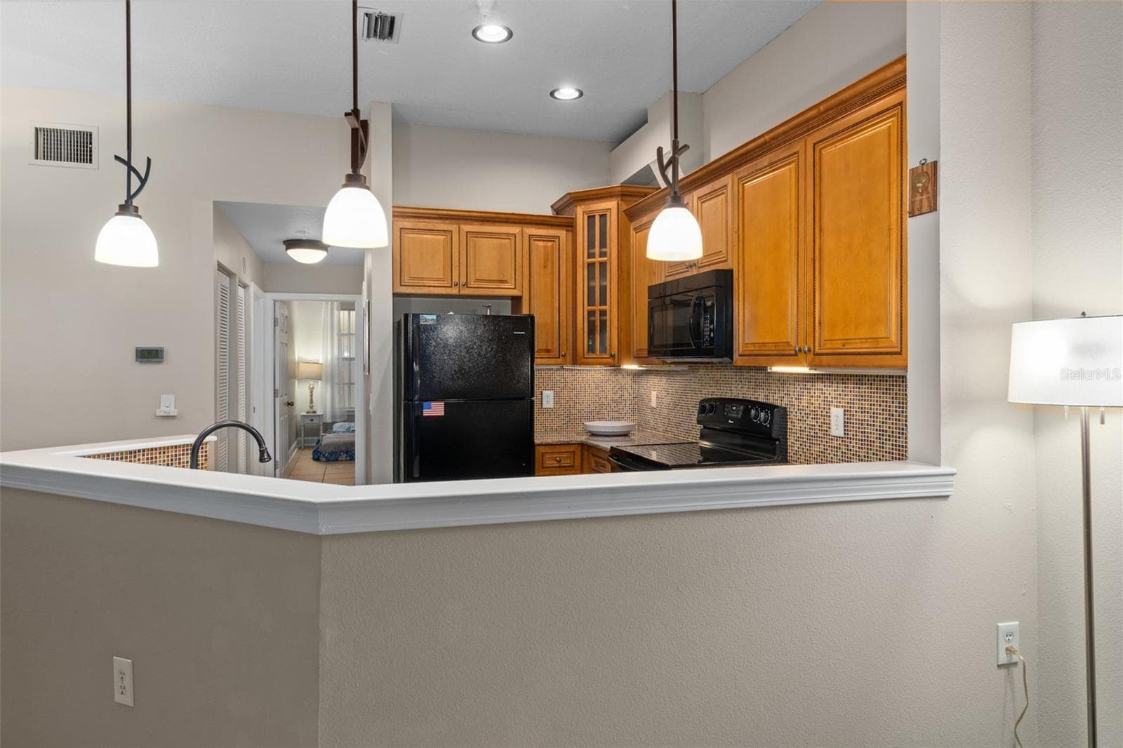 Kitchen - 701 MIRROR LAKE DR N #120, ST PETERSBURG