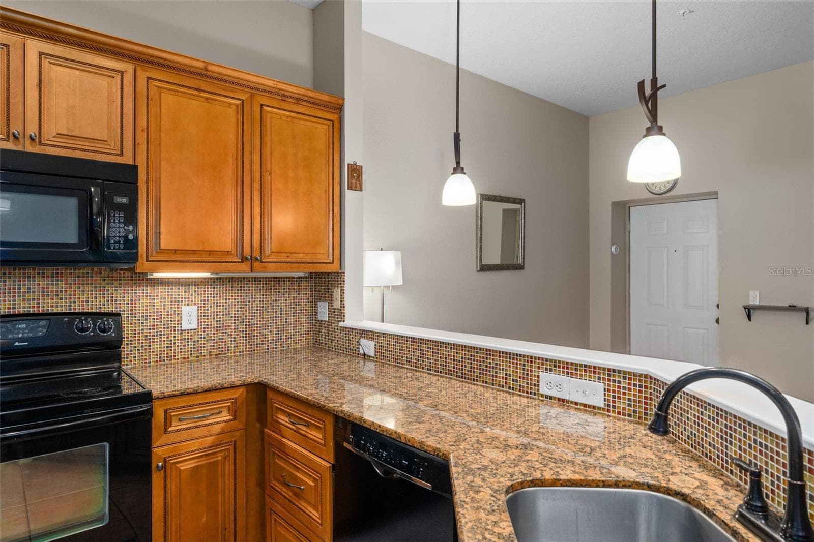 Kitchen - 701 MIRROR LAKE DR N #120, ST PETERSBURG