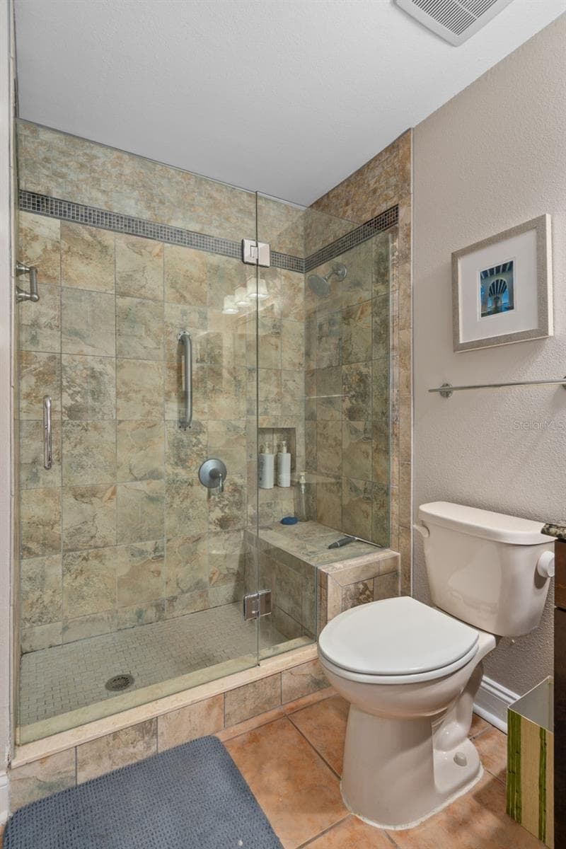 Master Bathroom - 701 MIRROR LAKE DR N #120, ST PETERSBURG