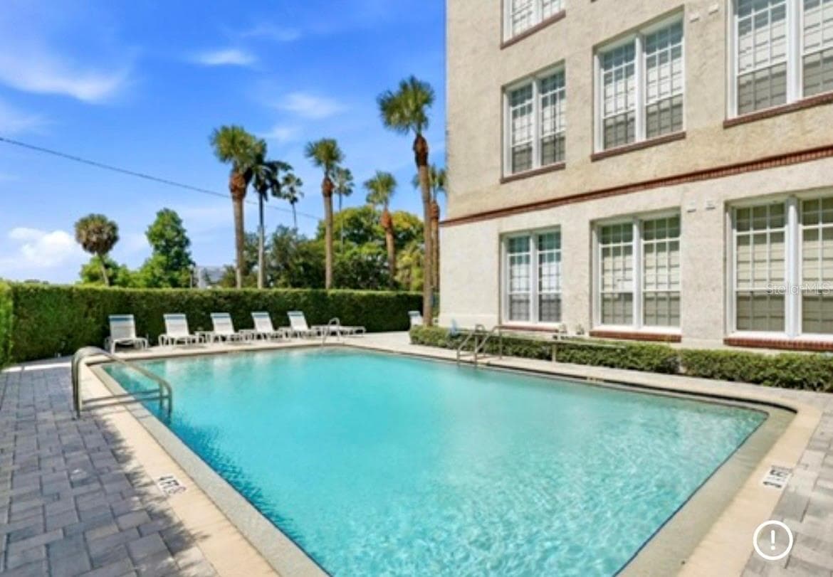 Heated Pool - 701 MIRROR LAKE DR N #120, ST PETERSBURG