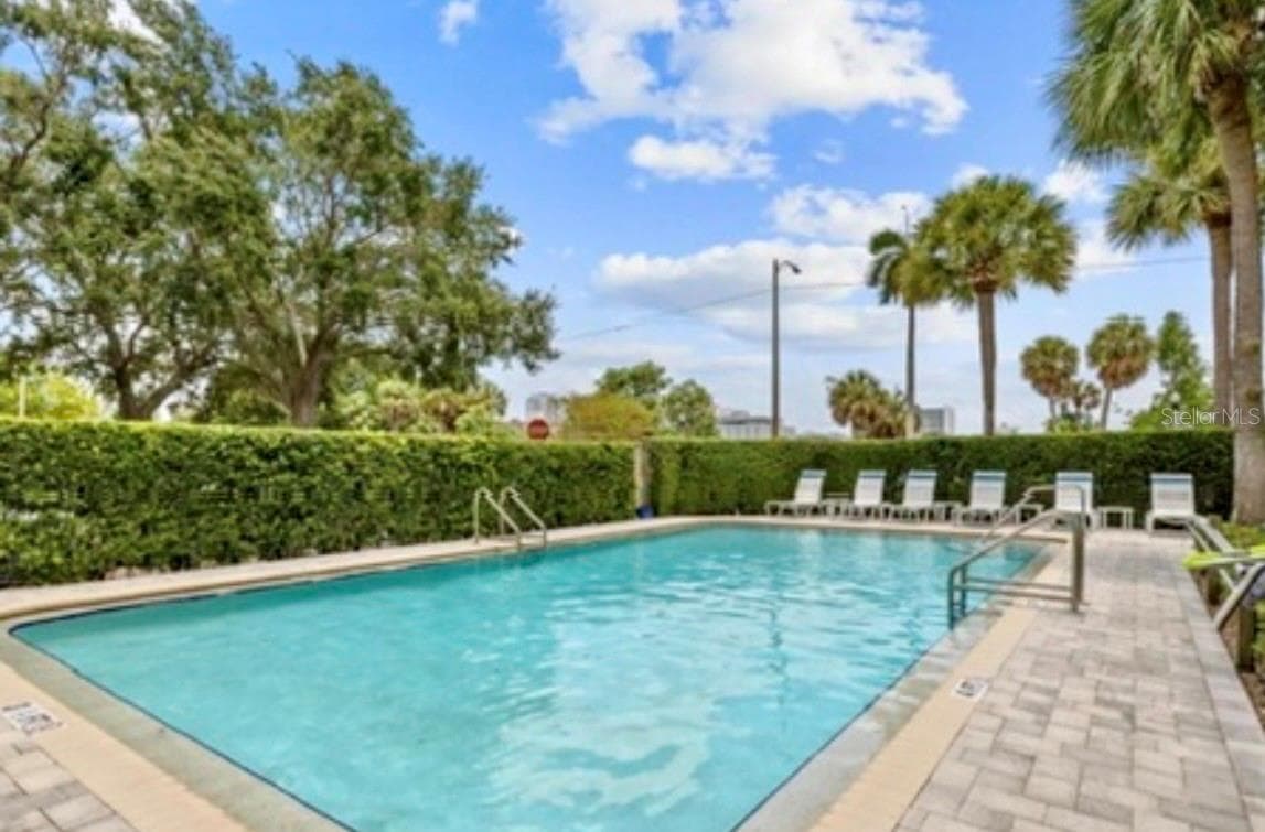 Heated Pool - 701 MIRROR LAKE DR N #120, ST PETERSBURG