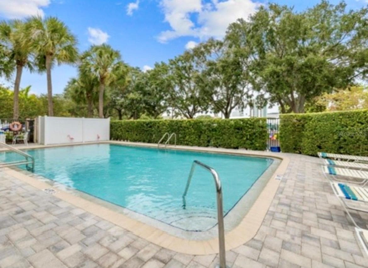 Heated Pool - 701 MIRROR LAKE DR N #120, ST PETERSBURG