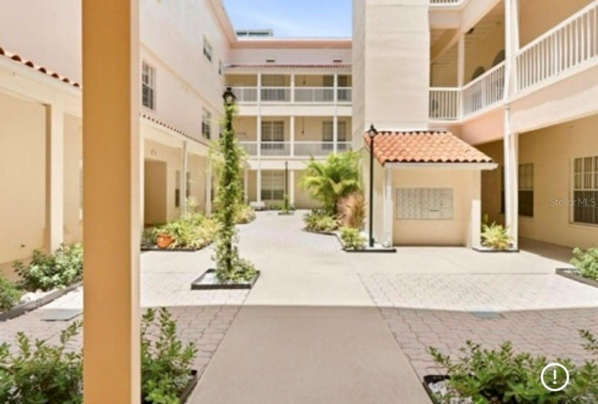 Courtyard - 701 MIRROR LAKE DR N #120, ST PETERSBURG
