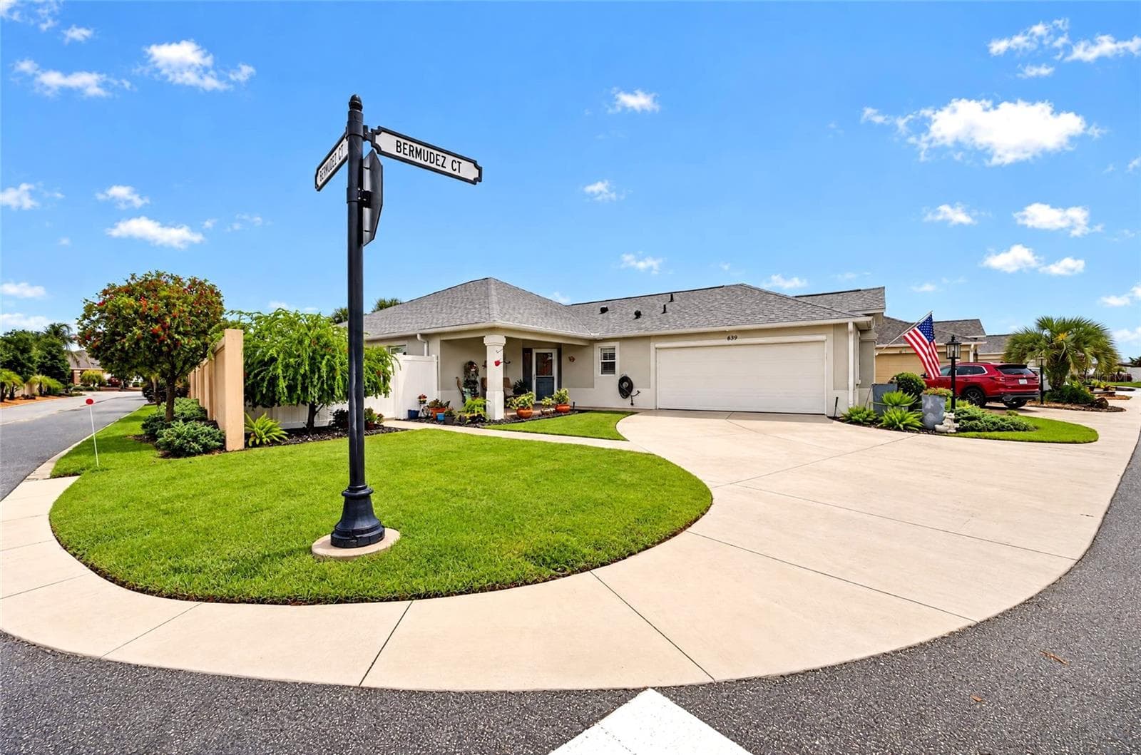 Villa at 639 BERMUDEZ CT, THE VILLAGES, photo 2 of 47