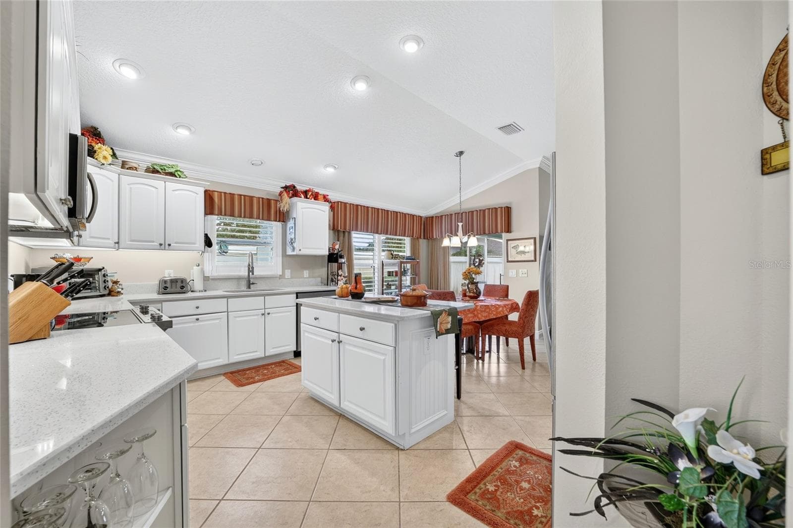 Villa at 639 BERMUDEZ CT, THE VILLAGES, photo 11 of 47