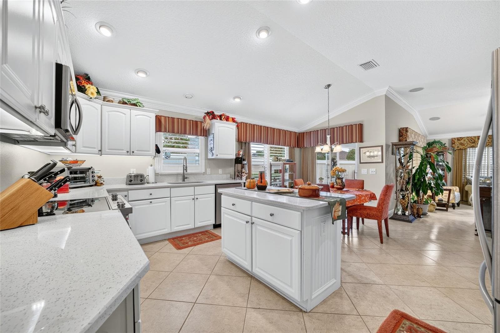 Villa at 639 BERMUDEZ CT, THE VILLAGES, photo 12 of 47