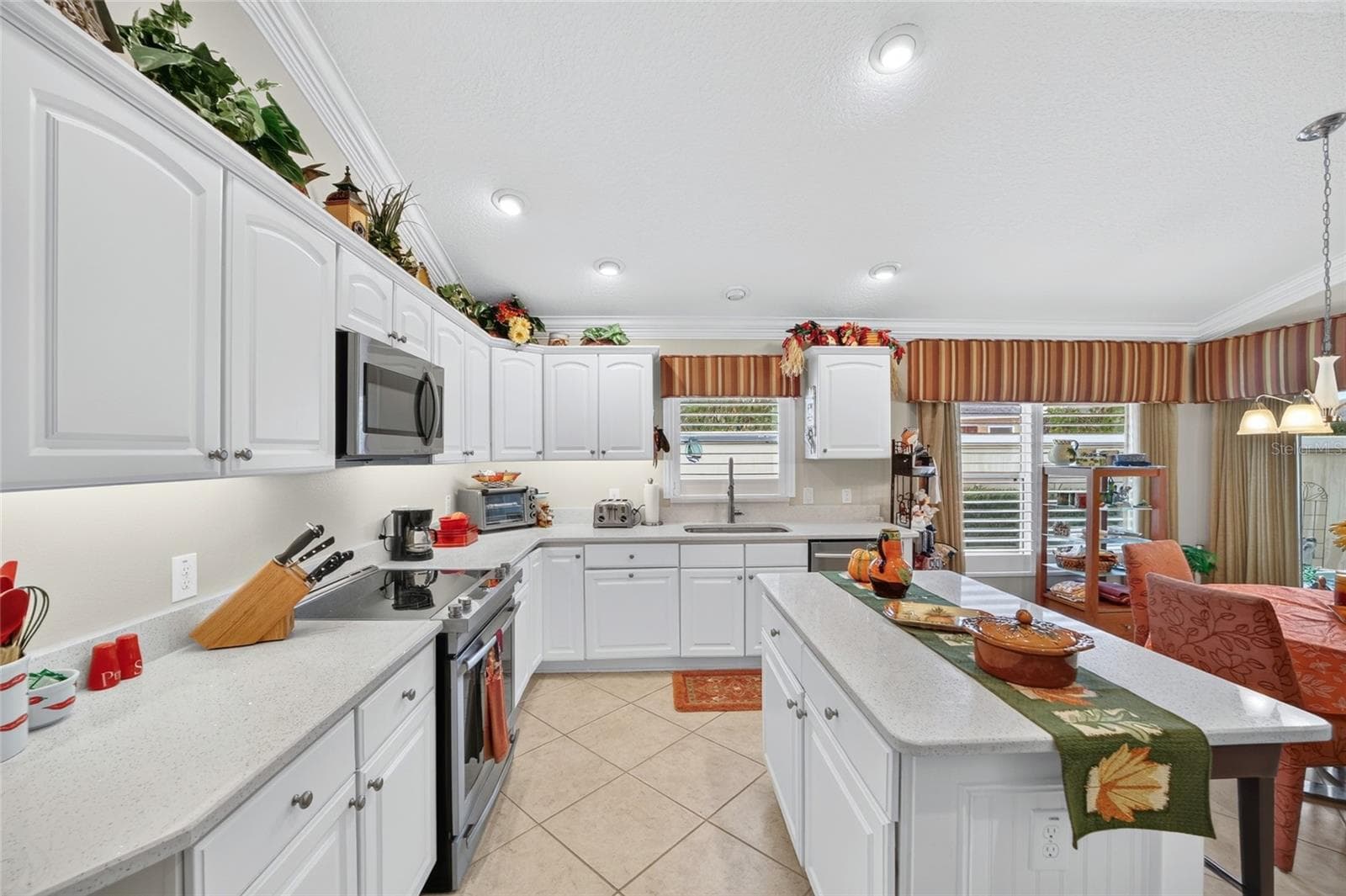 Villa at 639 BERMUDEZ CT, THE VILLAGES, photo 17 of 47