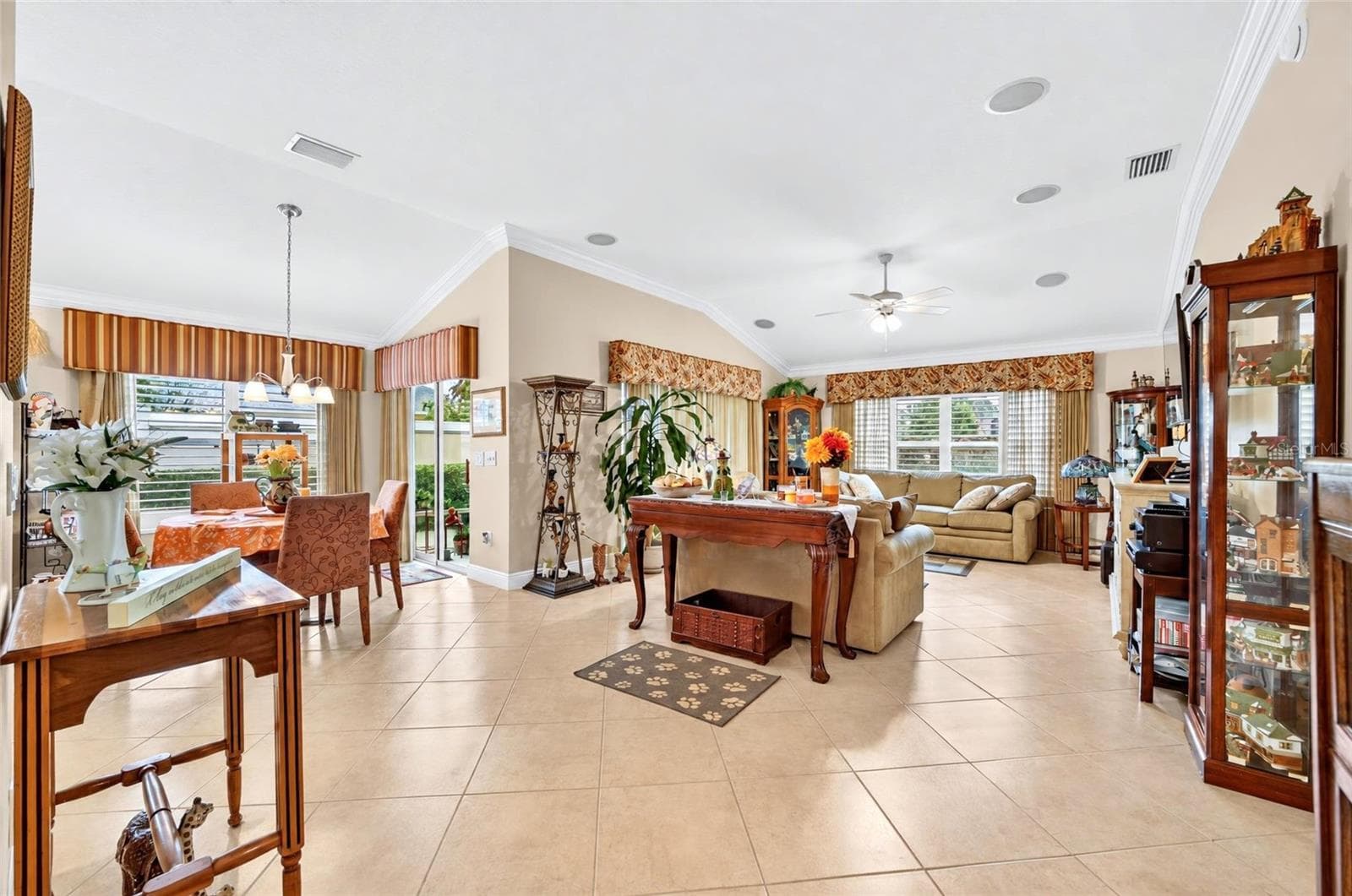 Villa at 639 BERMUDEZ CT, THE VILLAGES, photo 25 of 47