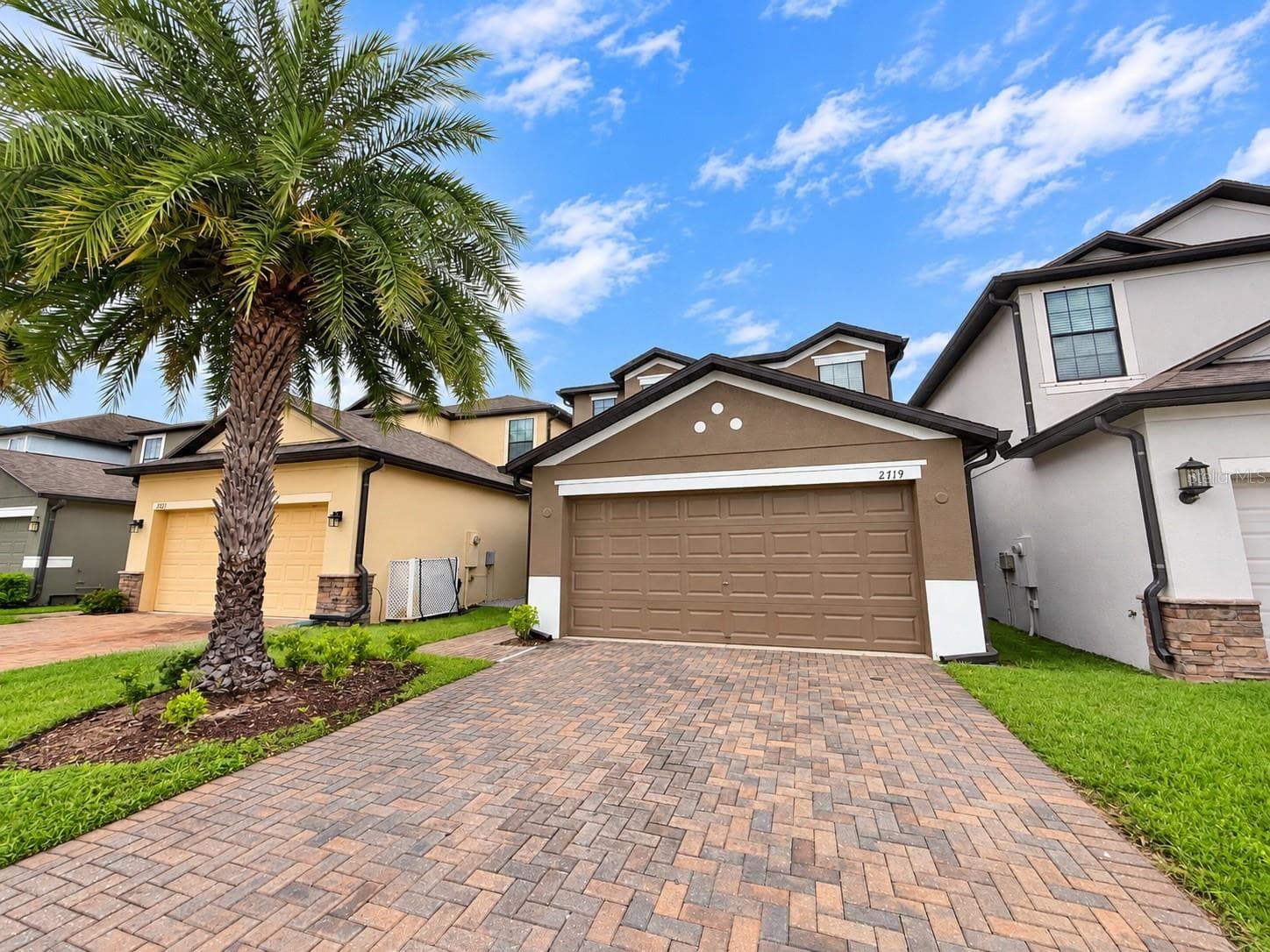 Single Family Residence at 2719 GARDEN FALLS DR, BRANDON, photo 2 of 39