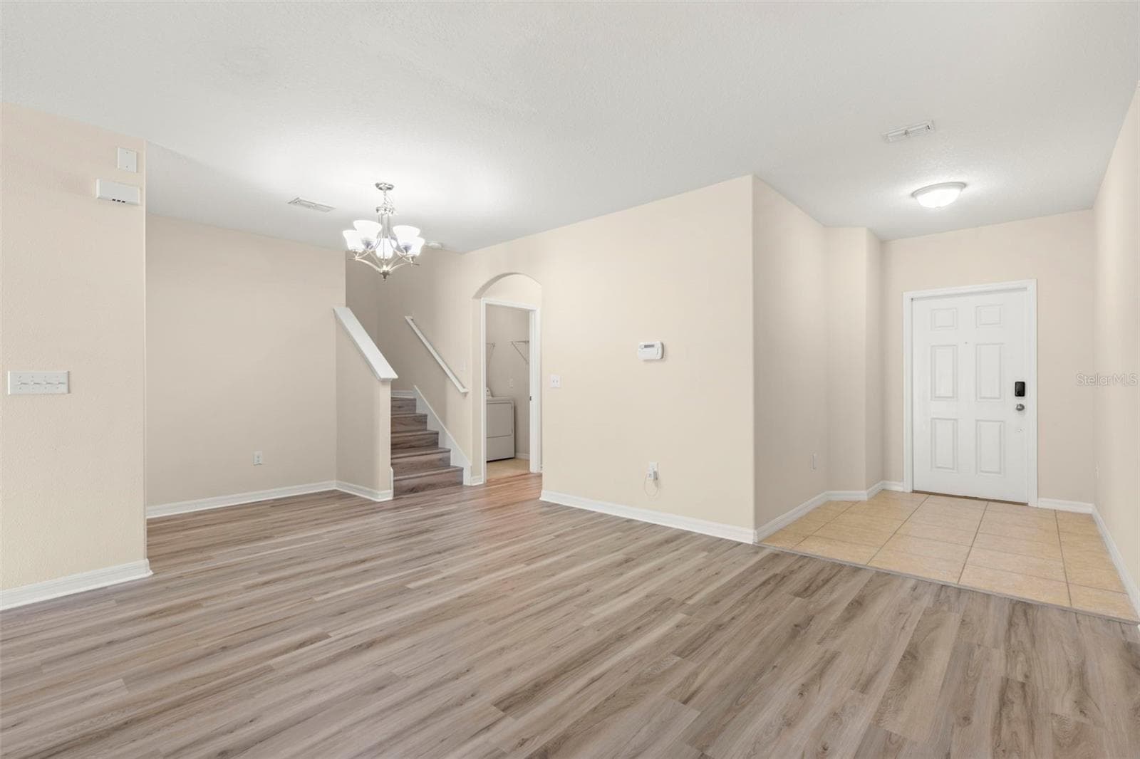 Single Family Residence at 2719 GARDEN FALLS DR, BRANDON, photo 5 of 39