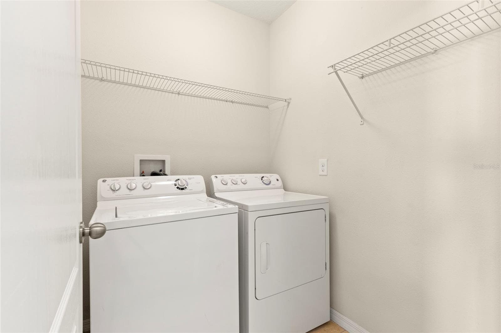 Single Family Residence at 2719 GARDEN FALLS DR, BRANDON, photo 17 of 39