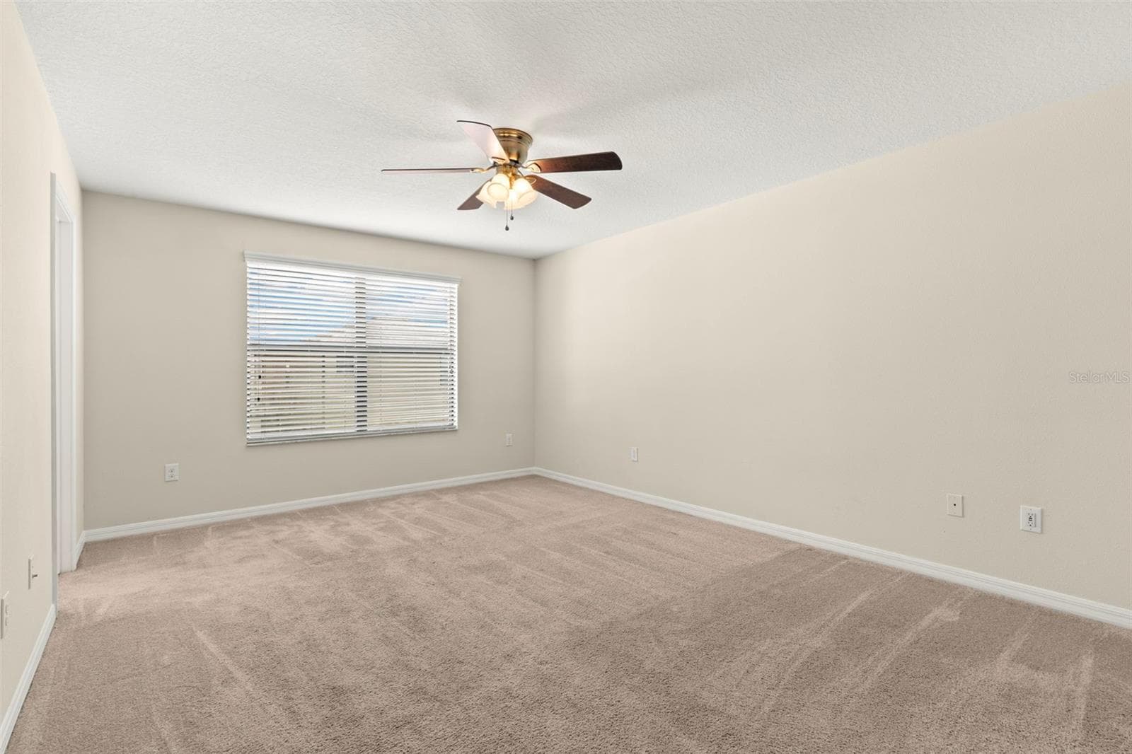 Single Family Residence at 2719 GARDEN FALLS DR, BRANDON, photo 21 of 39