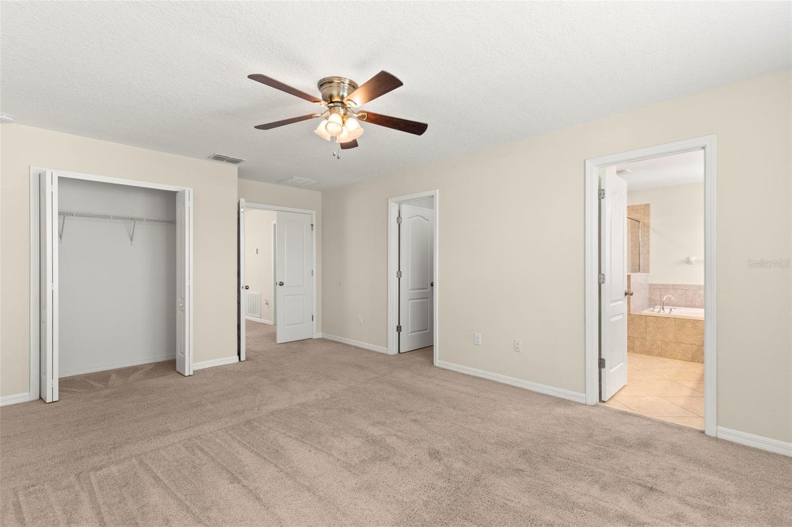 Single Family Residence at 2719 GARDEN FALLS DR, BRANDON, photo 22 of 39