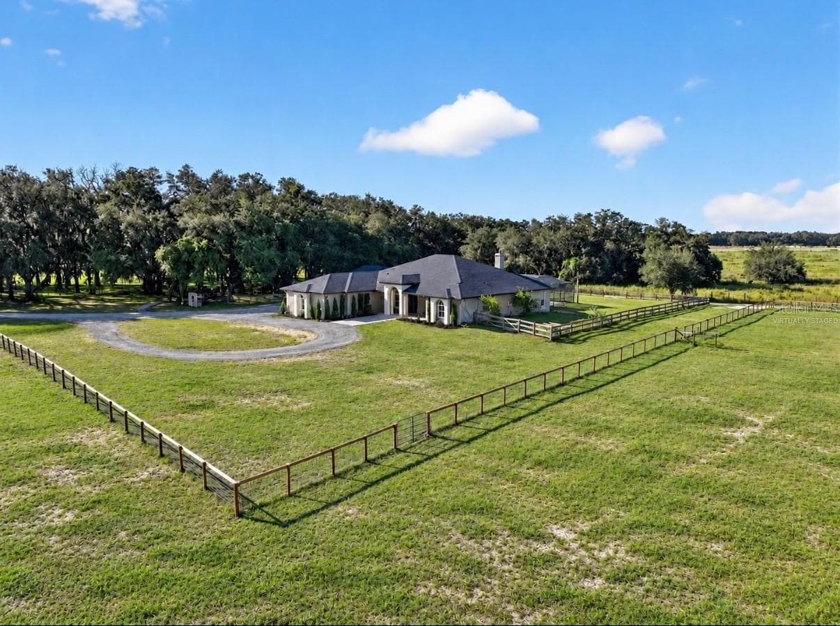 Virtually staged - 15818 MAHONEY DR, SPRING HILL
