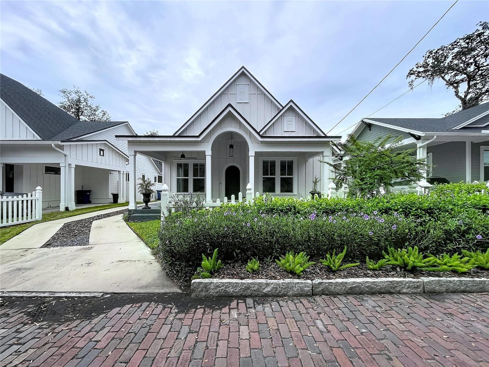 Single Family Residence at 3016 N MASSACHUSETTS AVE, TAMPA, photo 2 of 65