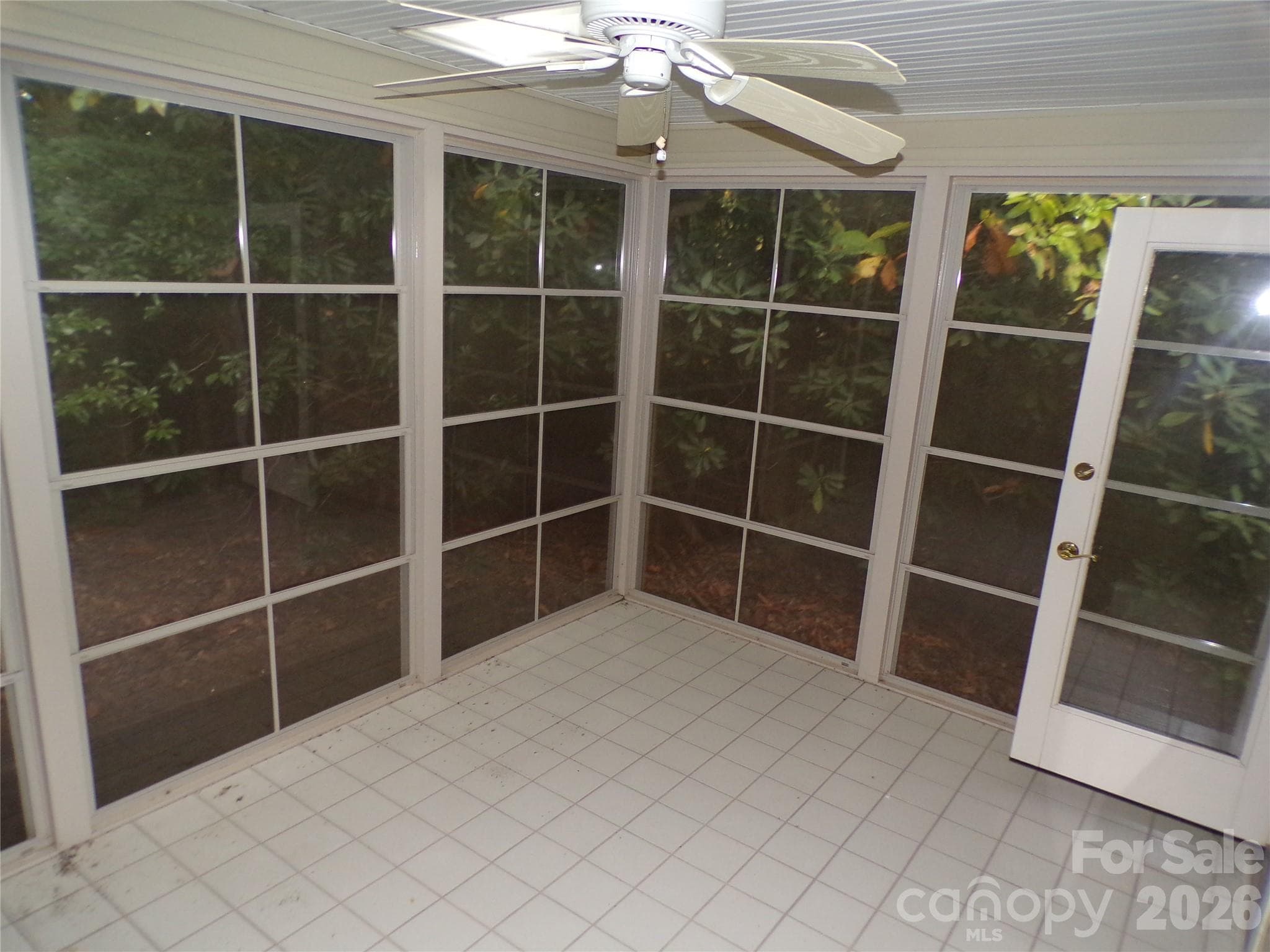 Located of the dining area; sunroom - 10 Governors Drive, Hendersonville
