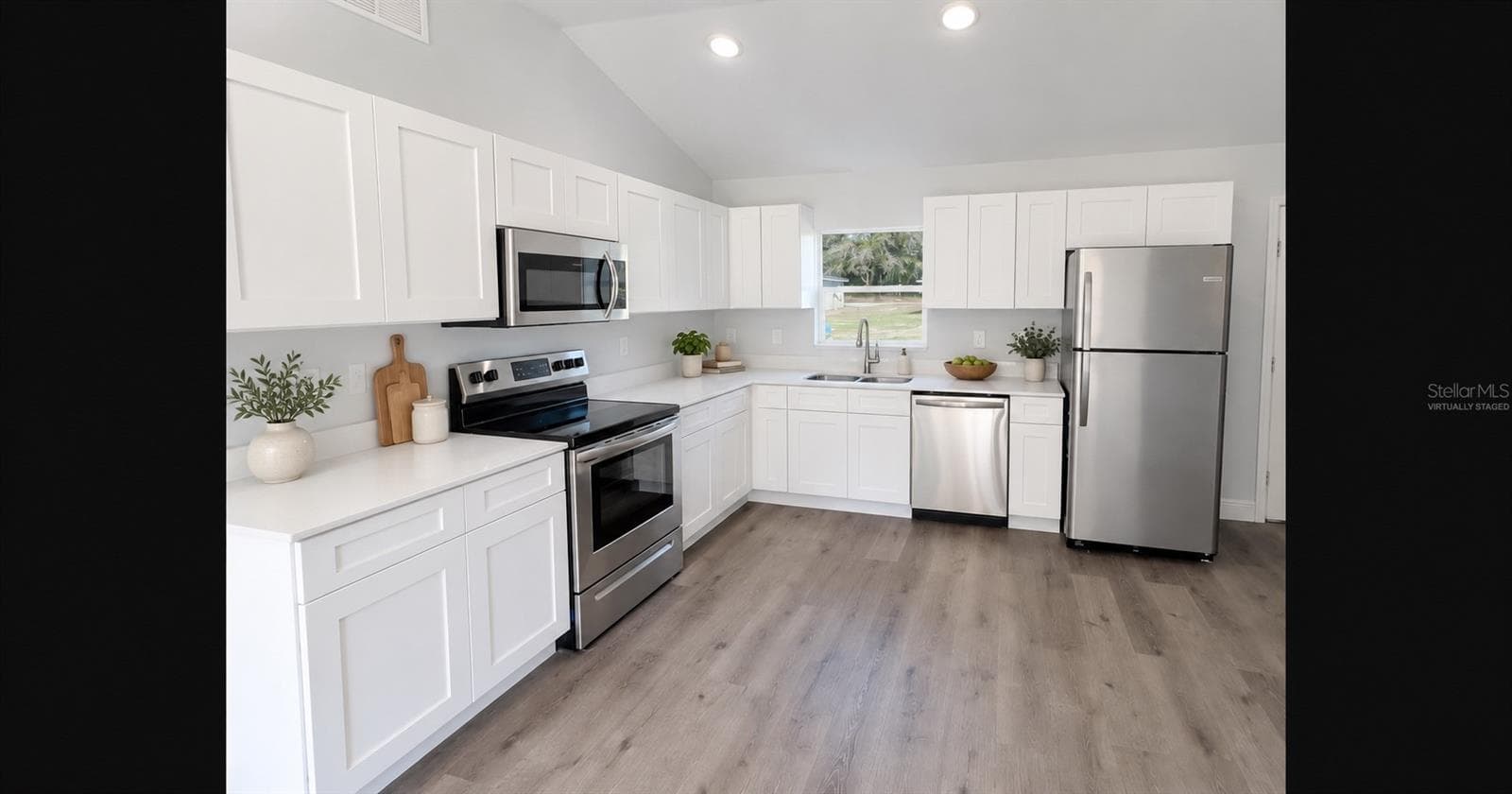 Virtually staged - modern kitchen. - 3724 SE 130TH PL, BELLEVIEW