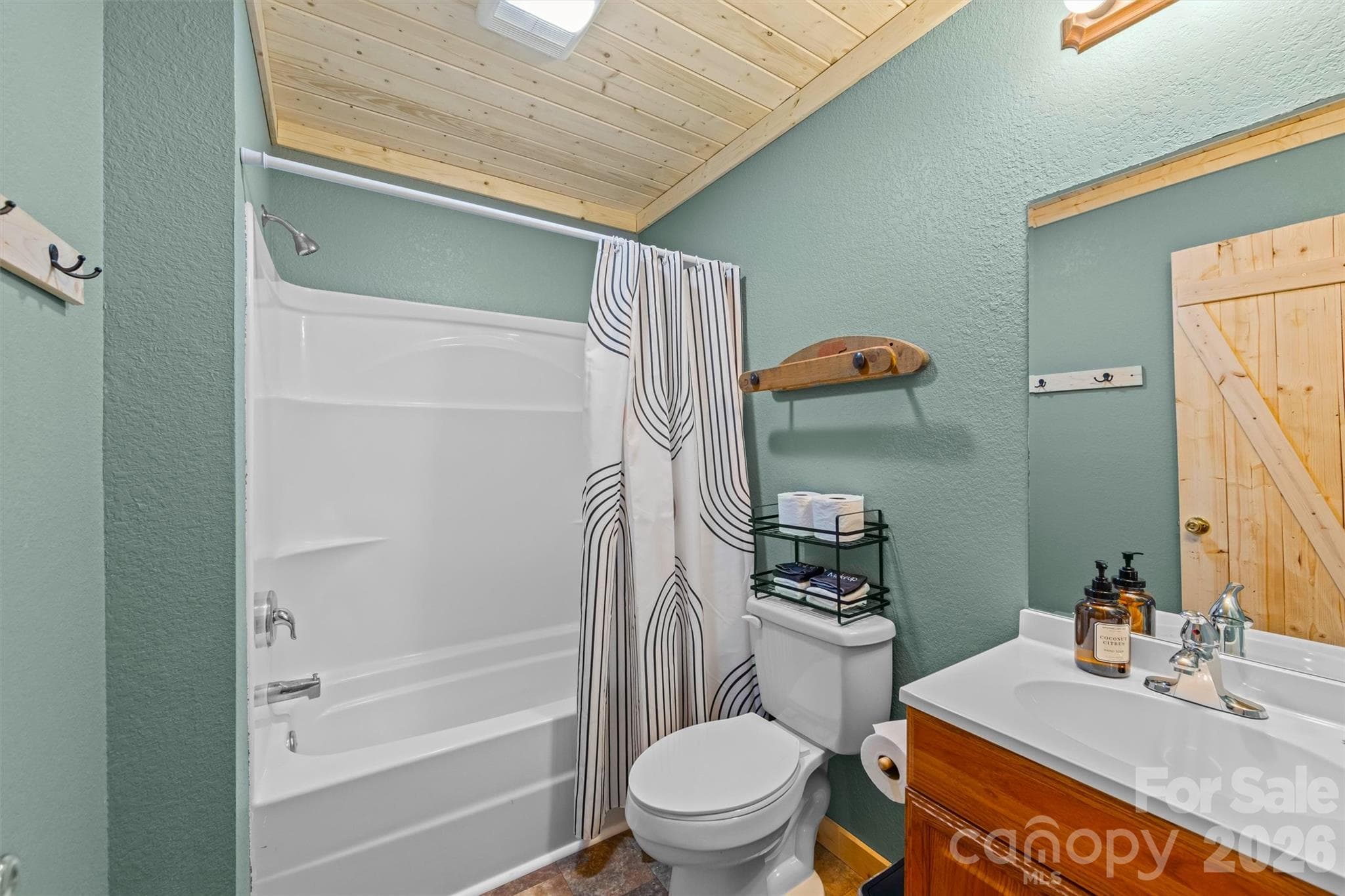 Up stairs bath - 588 Panoramic Loop, Maggie Valley