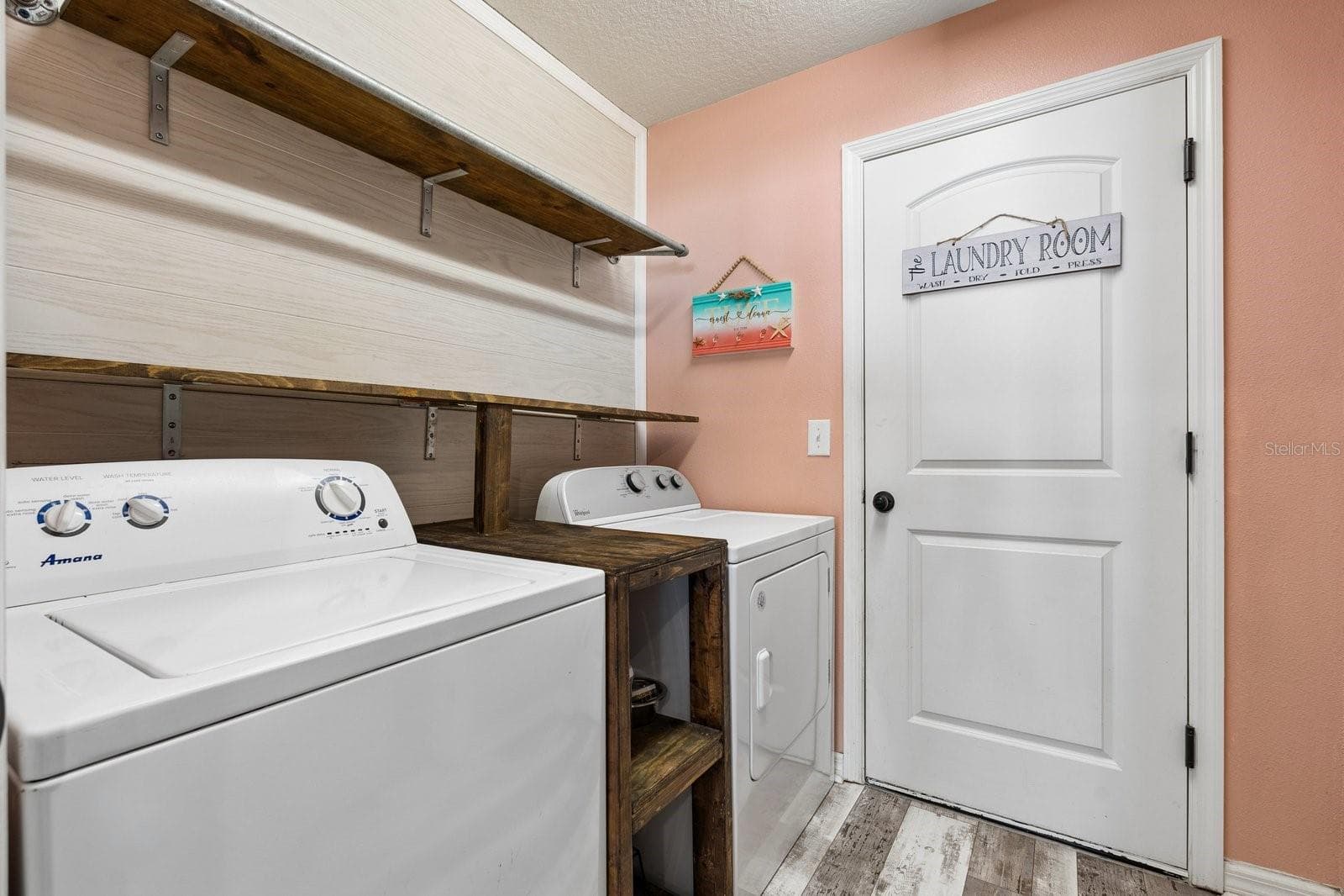 Laundry room off the kitchen - 11327 BRIGHTON KNOLL LOOP, RIVERVIEW